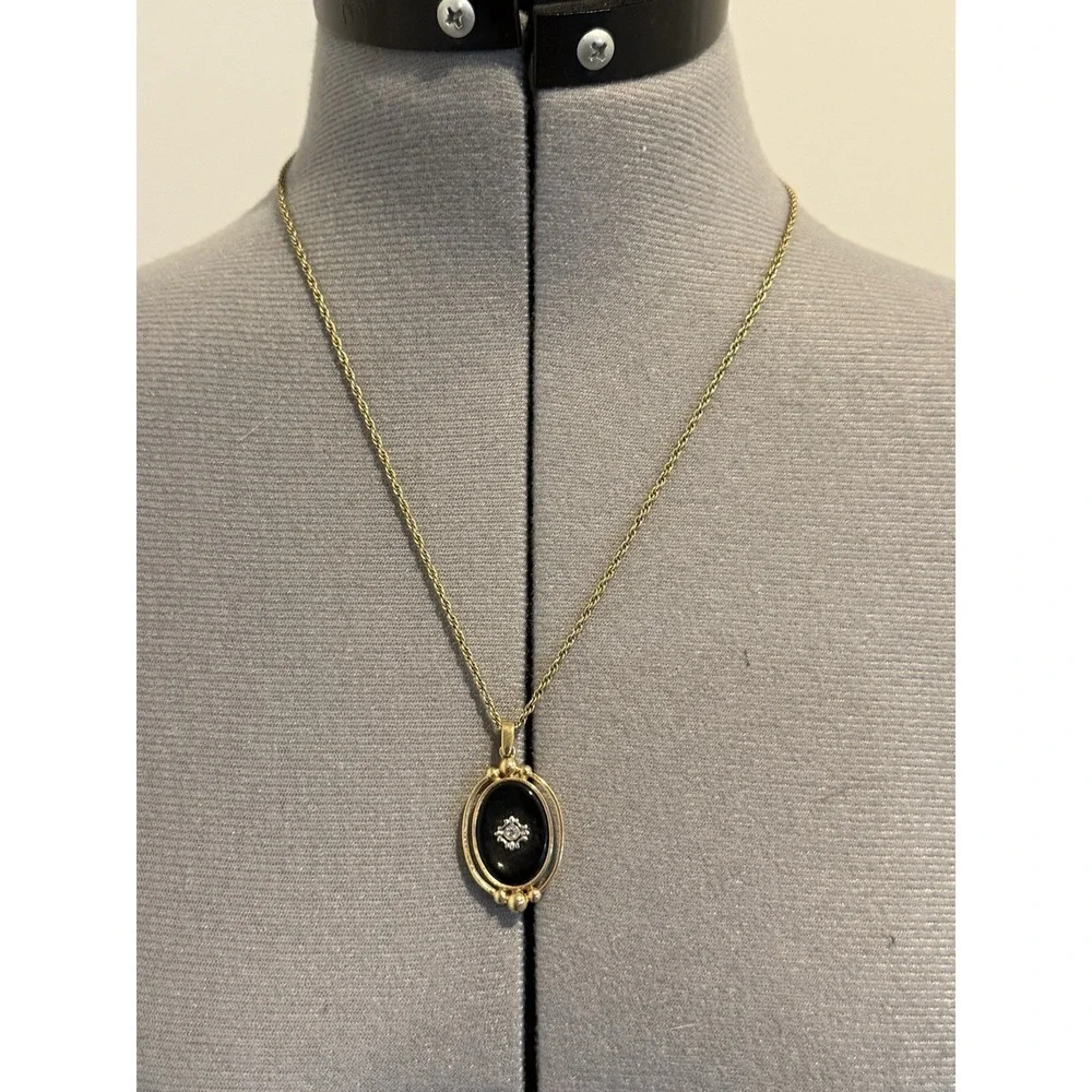 Vtg Avon Necklace 1983‎ Victorian Reversible Pendant Faux Black Onyx 21 in Chain